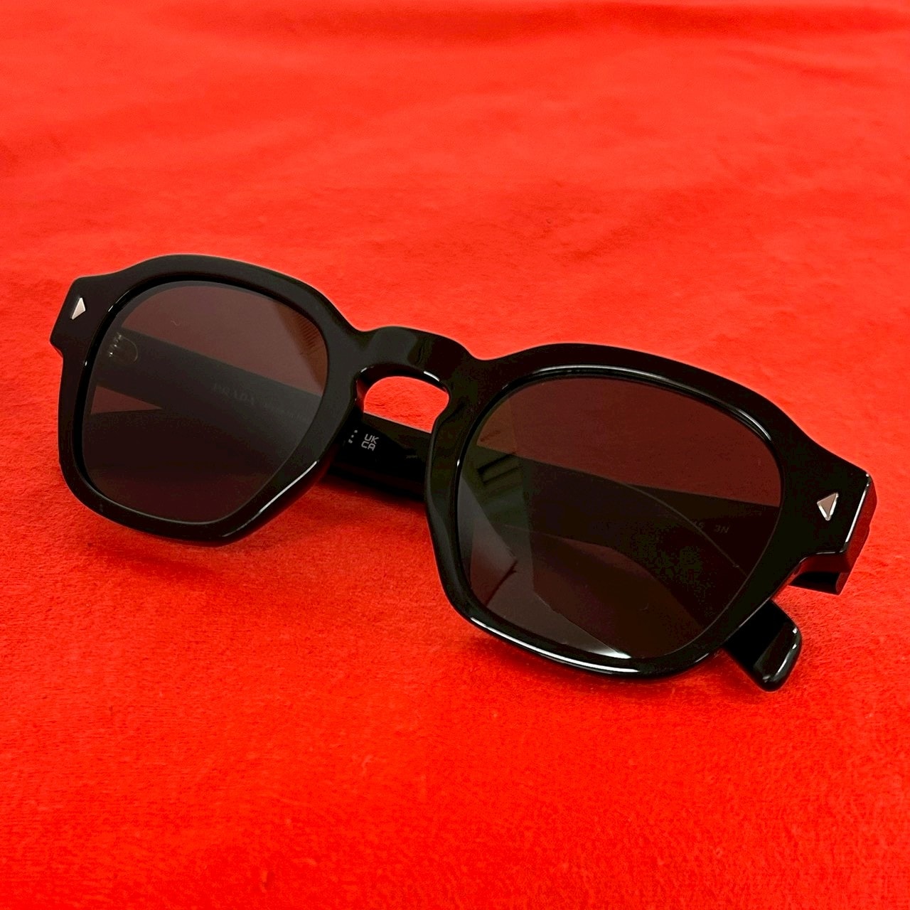 PRADA プラダ ロゴ プラスチック サングラス ブラック
31192