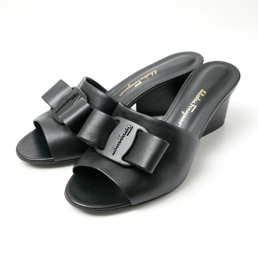 ■美品■Salvatore Ferragamo サルヴァトーレフェラガモ VALERY ミュール ヴァラリボン チャンキーヒール オープントゥ サンダル ブランド古着【中古】20260917/RB0655