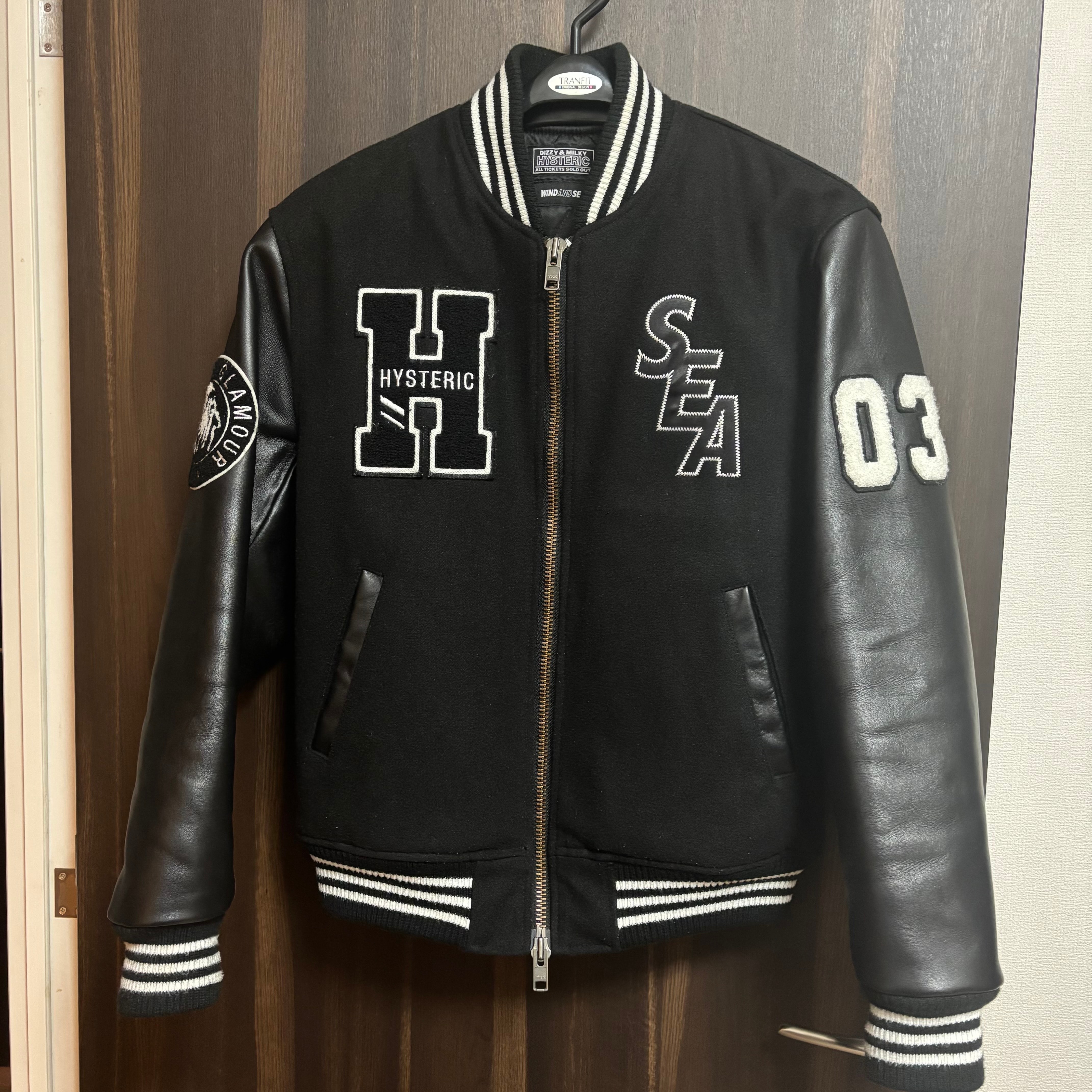 ウィンダンシー ヒステリック グラマー スタジアム ジャンパー "ブラック"