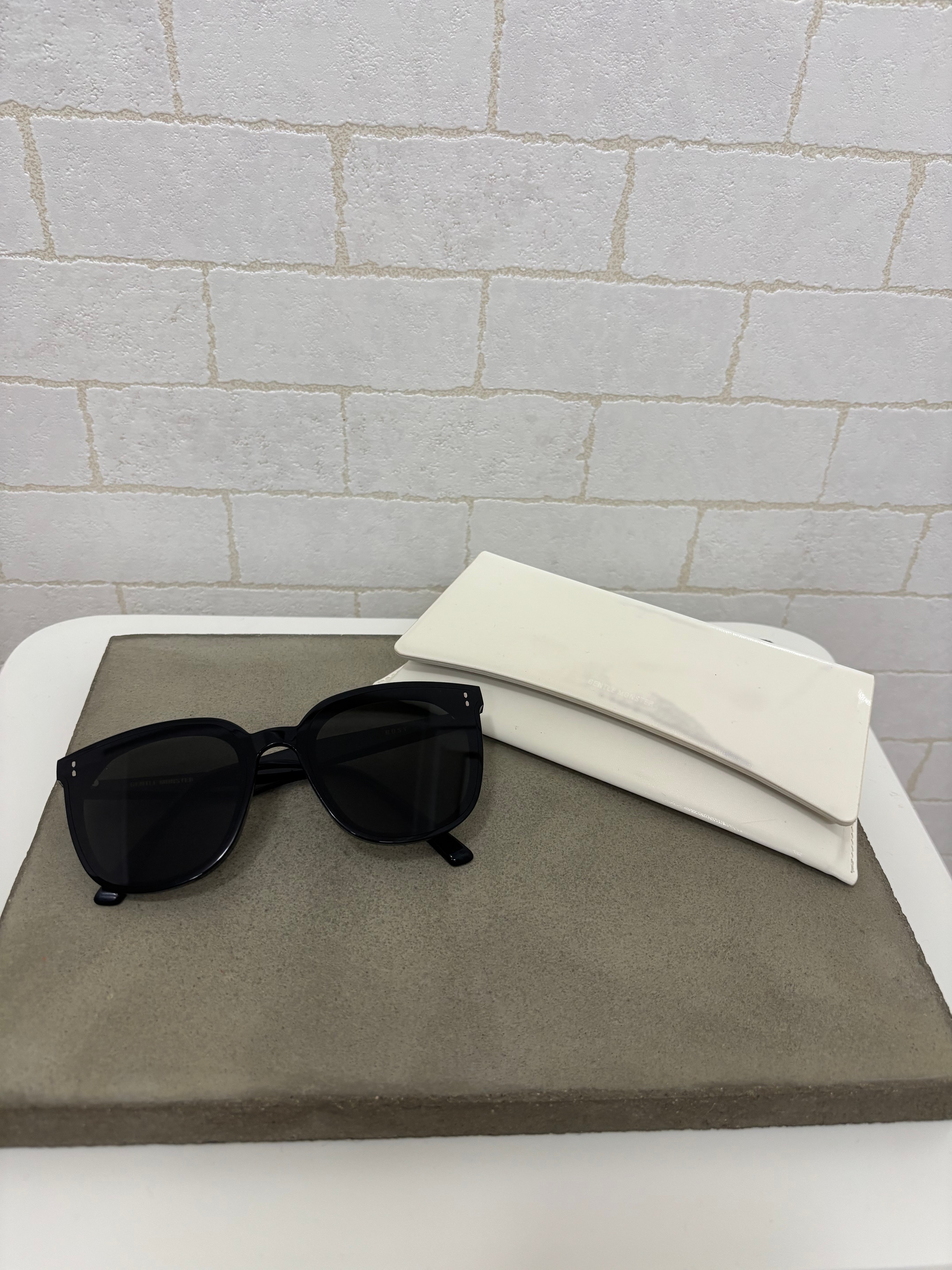 Rosy ブラック サングラス ジェントルモンスター