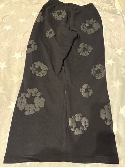 DENIM TEARS Mono Wreath Sweatpants "Black"