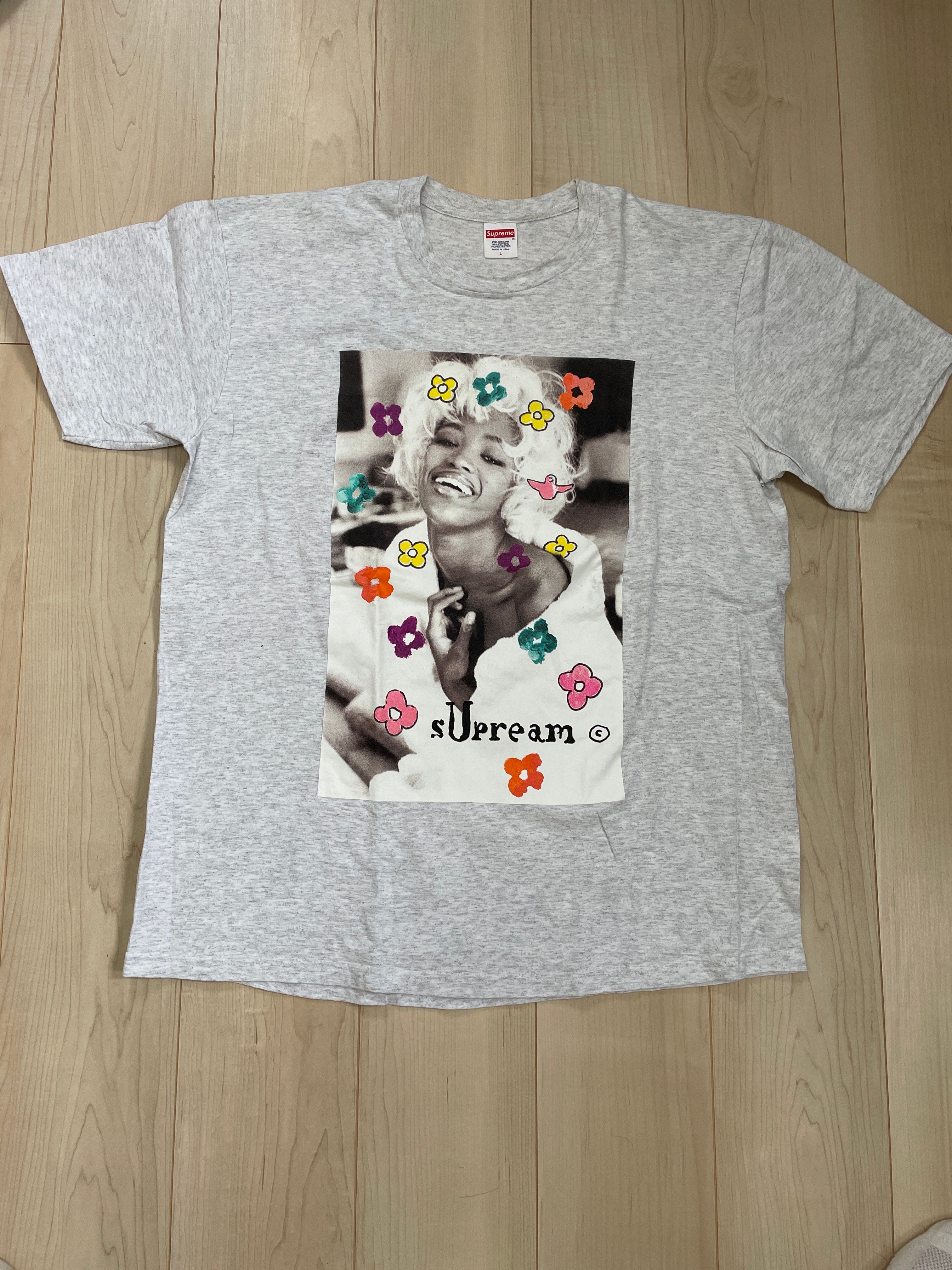Supreme Naomi Tee "Grey"