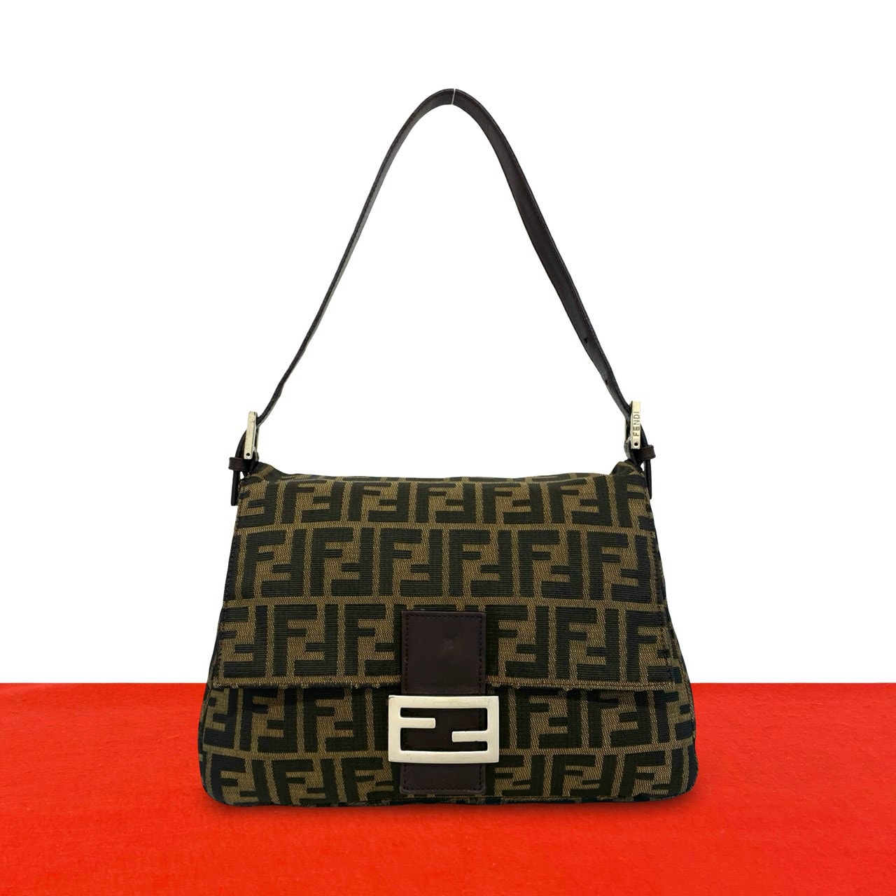 FENDI フェンディ マンマバケット ズッカ 柄 FF ロゴ 金具 キャンバス レザー ショルダーバッグ ブラウン
92590