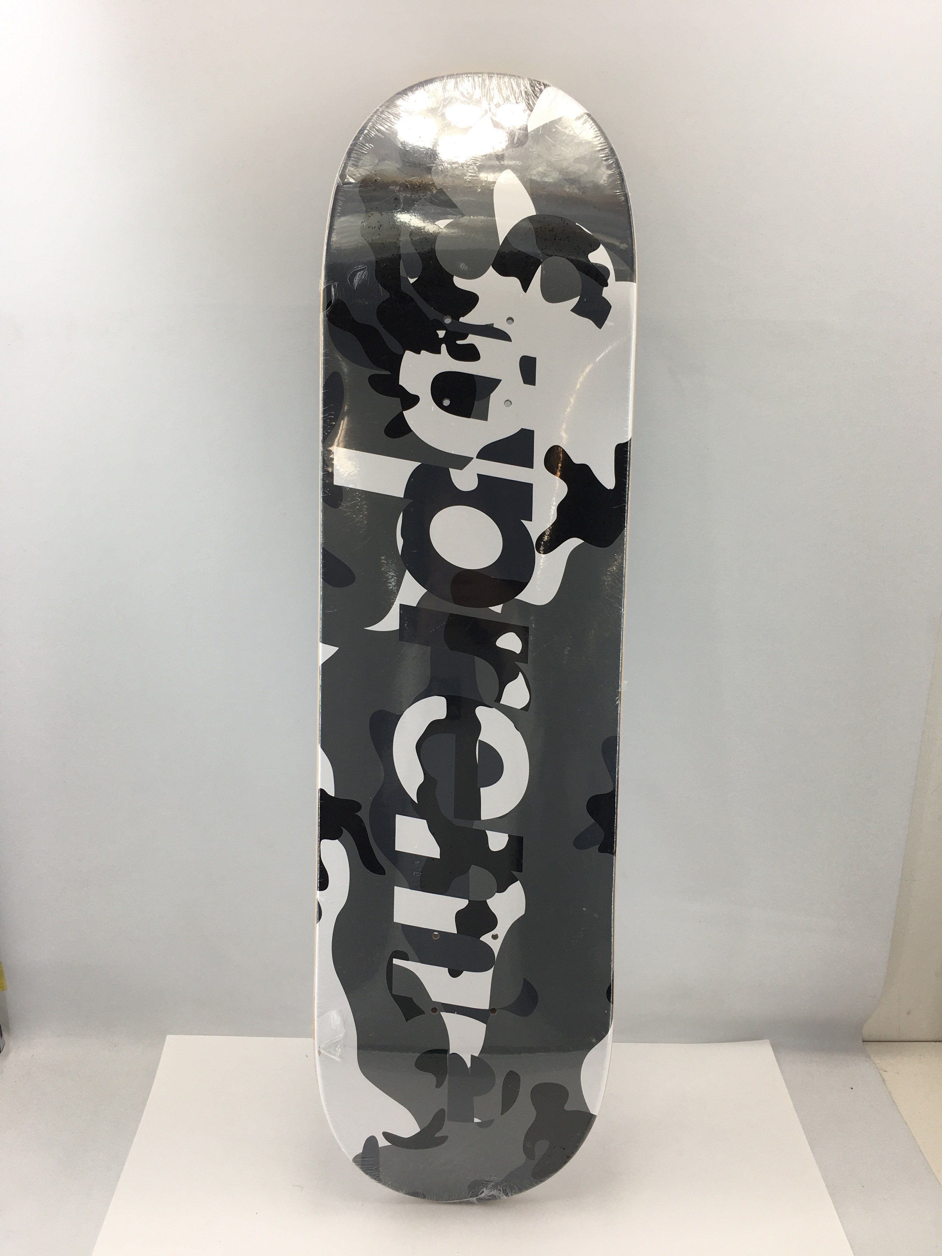 新品未開封 シュプリーム カモフラ ロゴ スケートボード グレー Supreme - Camo Logo Skateboard - UG.SHAFT
