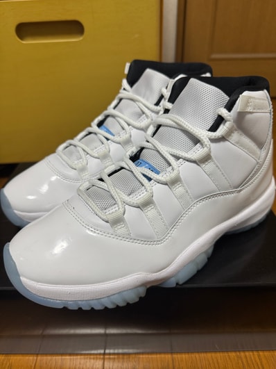 Nike Air Jordan 11 Retro "White/Legend Blue"