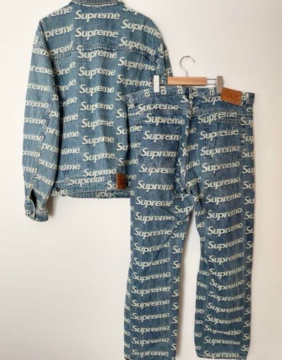 Supreme Frayed Logos Regular Jean "Blue"
