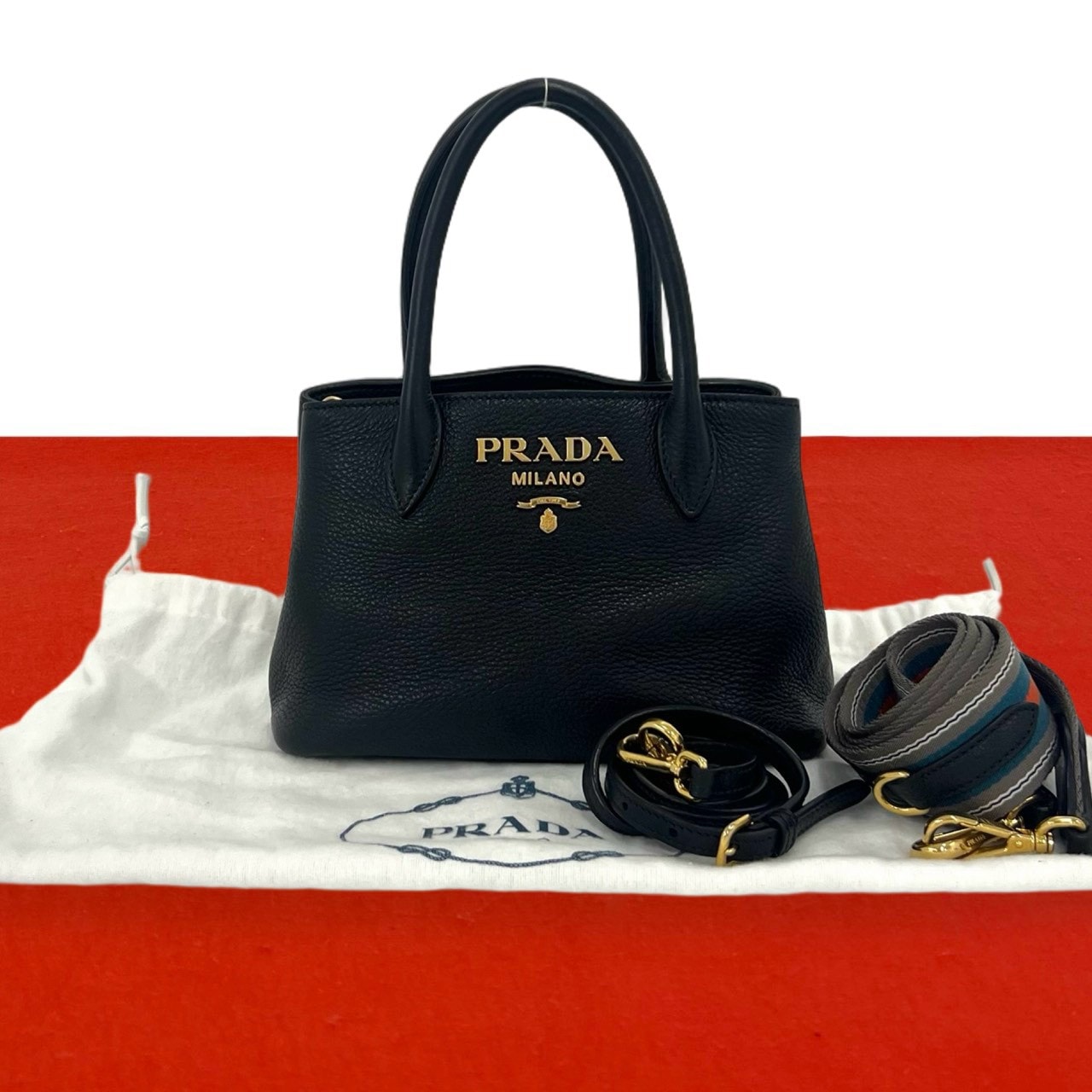 PRADA プラダ ロゴ 金具 レザー ショルダーバッグ ブラック
 27671