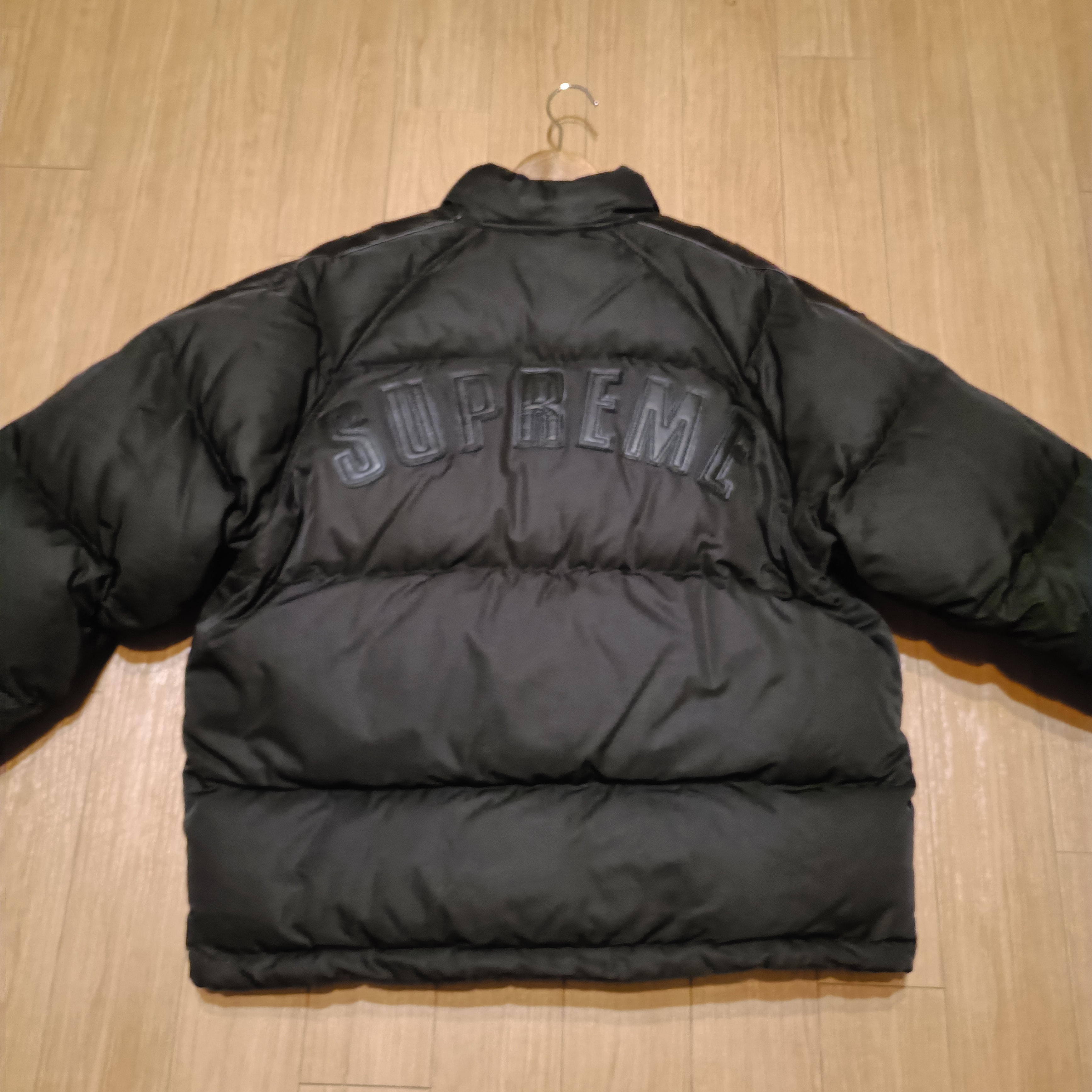 Supreme Star Sleeve Down Puffer Jacket 