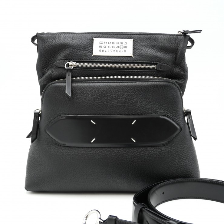 Maison Margiela(メゾンマルジェラ)5AC ショルダーバッグ ブラック レザー 2WAY クロスボディ シルバー金具 ユニセックス 【中古】