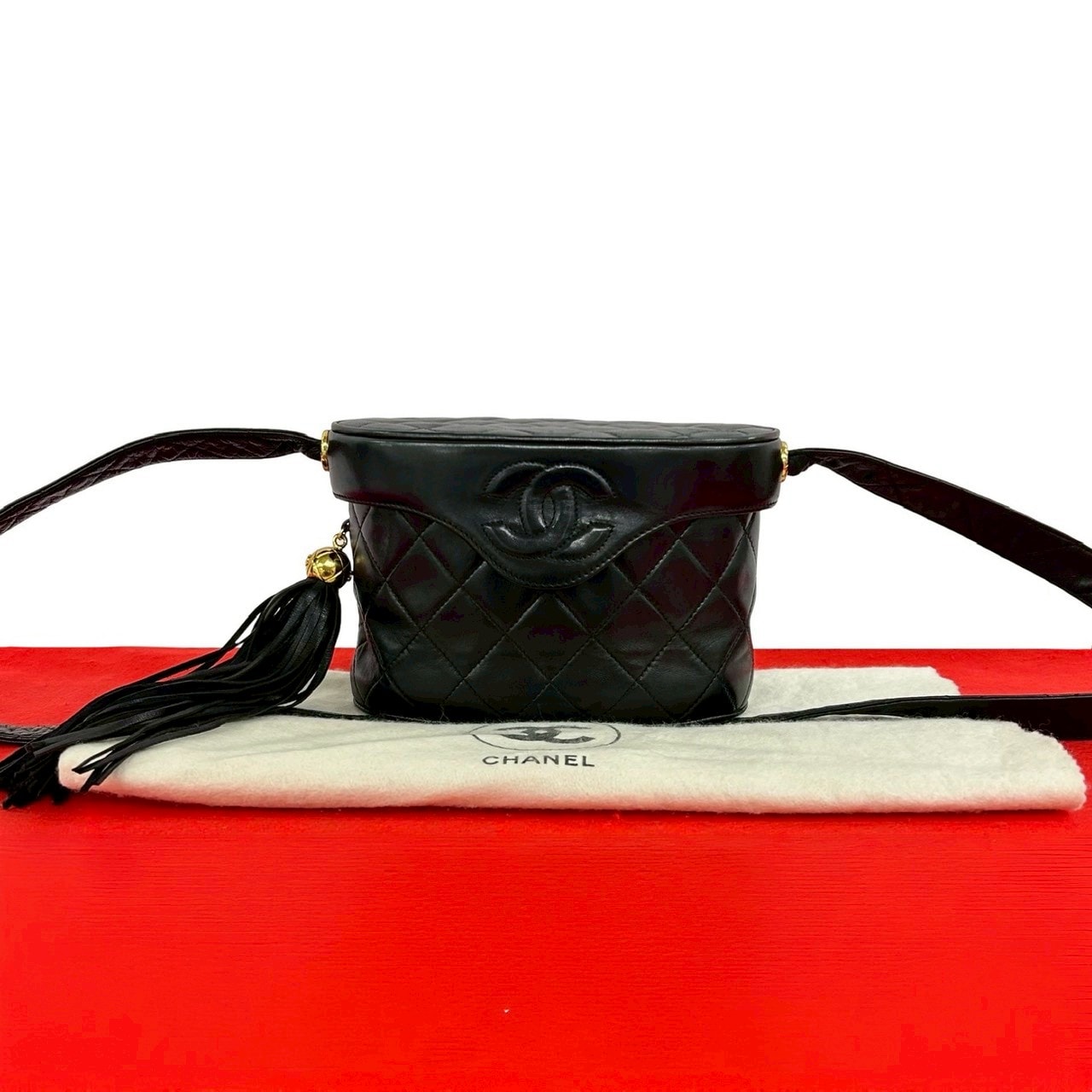 CHANEL シャネル ココマーク タッセル ラムスキン ショルダーバッグ ブラック
 26981