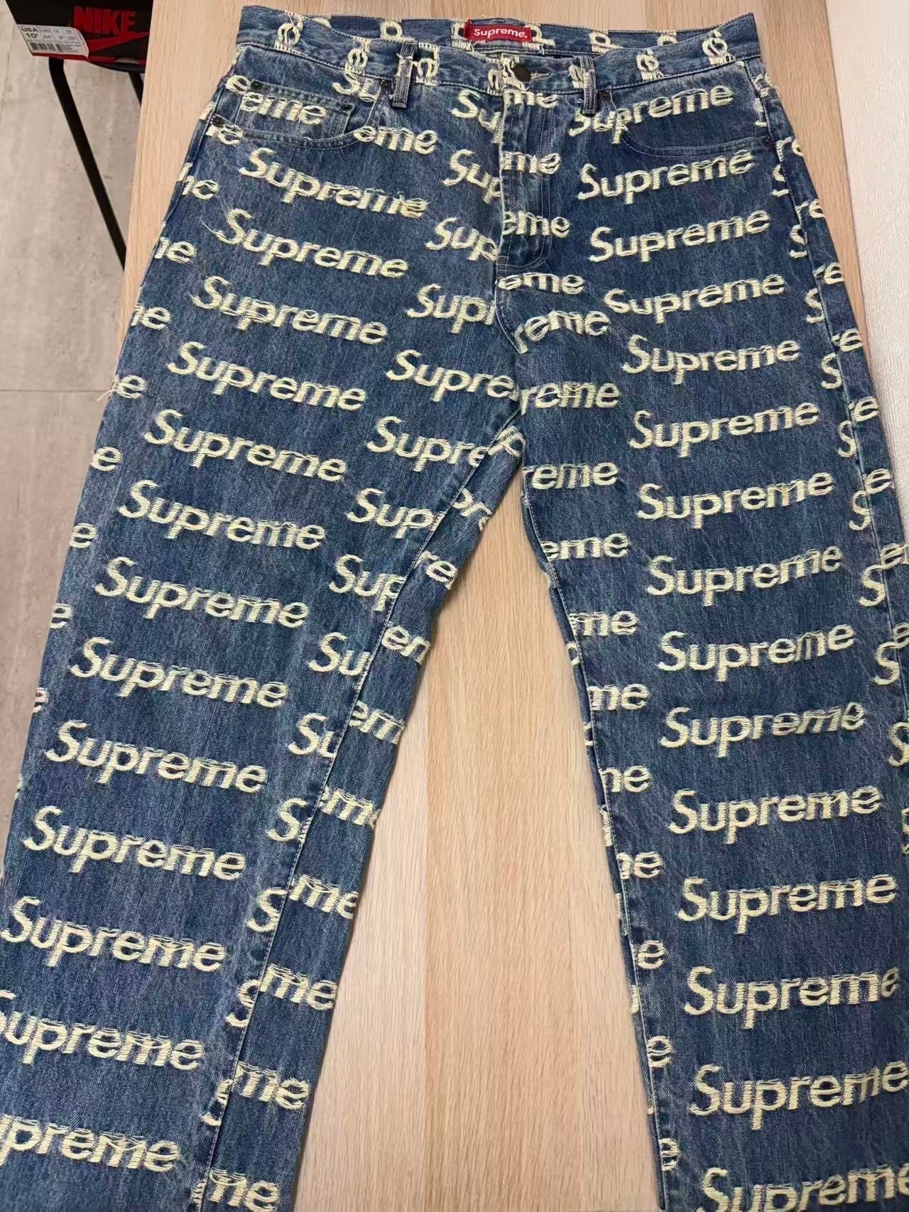 Supreme Frayed Logos Regular Jean "Blue"
