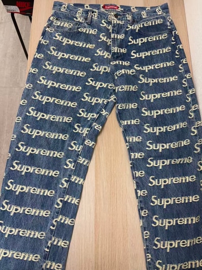 Supreme Frayed Logos Regular Jean "Blue"