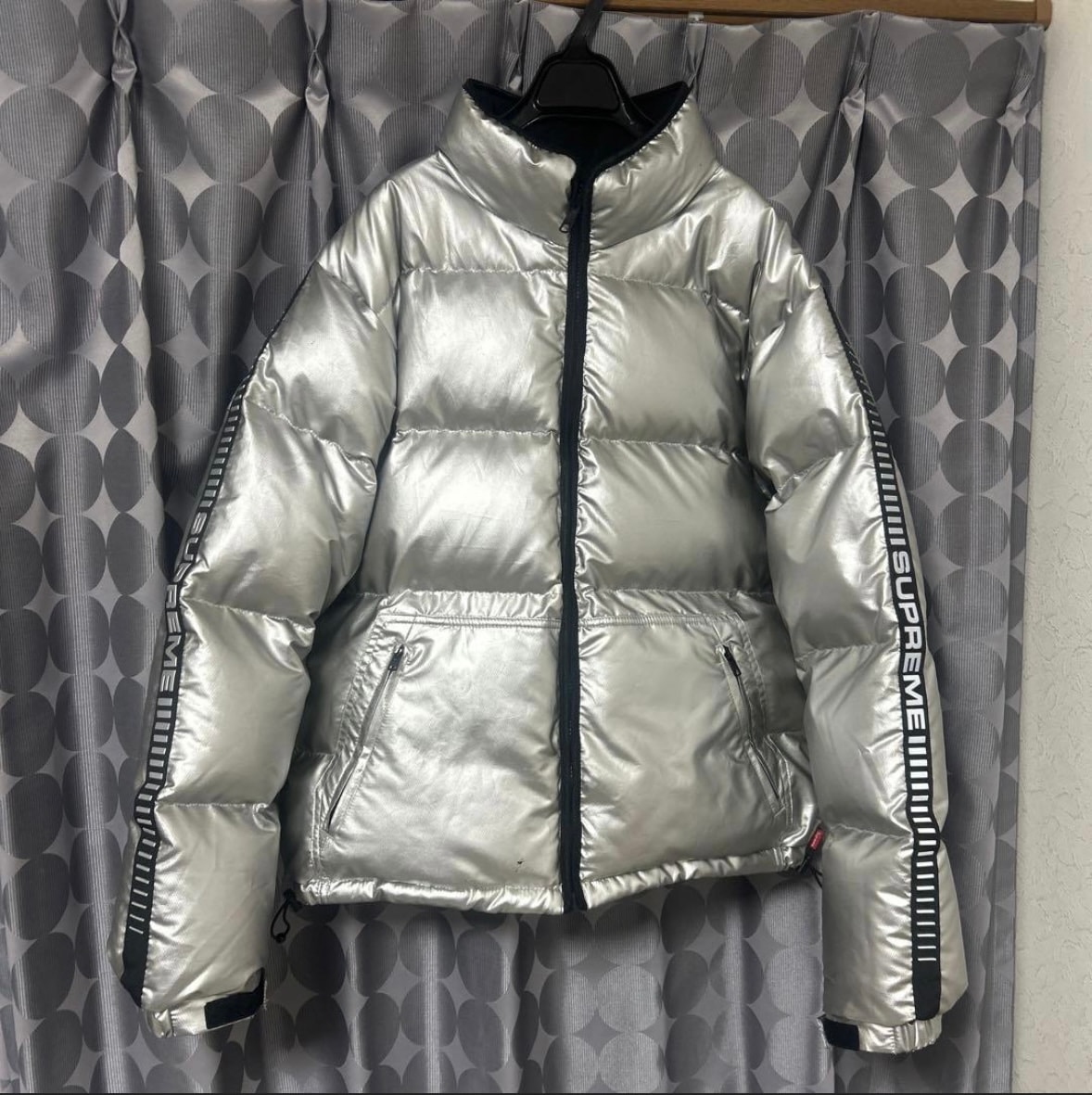 Supreme Reflective Sleeve Logo Puffy Jacket "Silver"