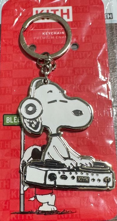 Kith x Peanuts DJ Snoopy Keychain "Multi"