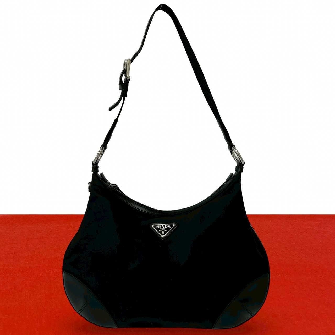 PRADA プラダ 三角ロゴ 金具 ナイロン レザー ショルダーバッグ ブラック
 33370