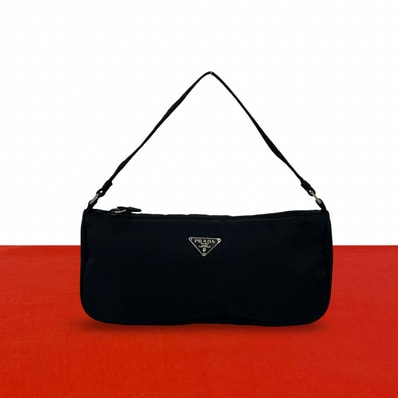 PRADA プラダ 三角ロゴ 金具 ナイロン ハンドバッグ ブラック
02421