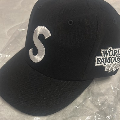 Supreme World Famous S Logo 6-Panel "Black"