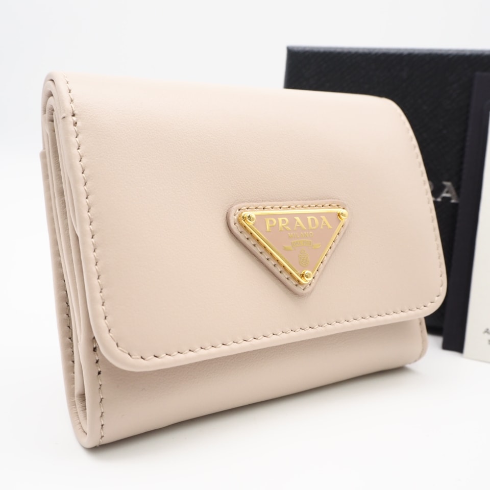 極美品 PRADA プラダ カーフレザー トライアングル 財布 ウォーターリリー 1MH043 三つ折り財布 ピンク カーフレザー レディース