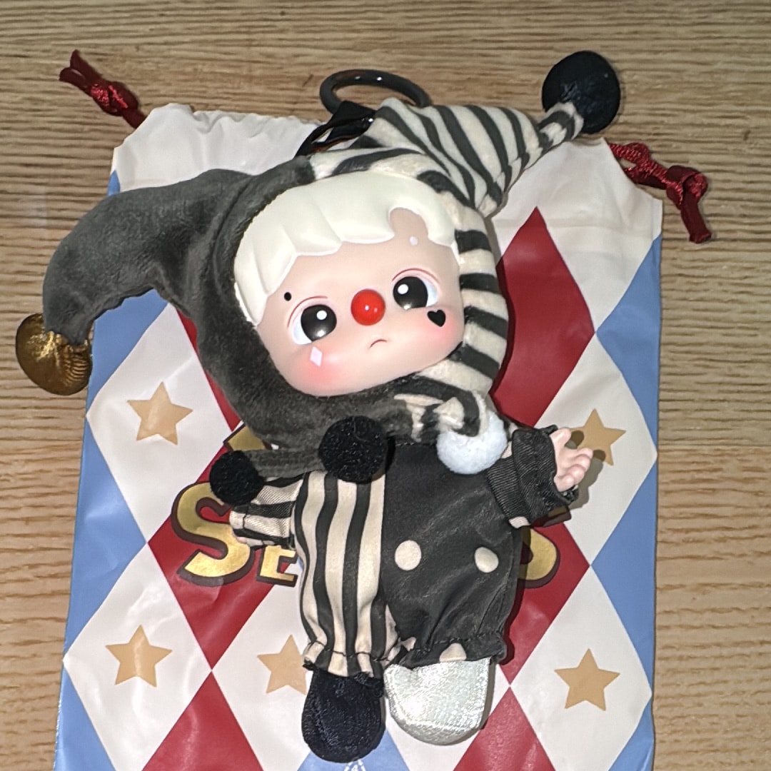 ポップマート ワイ ソー シリアス シリーズ ビニール ぬいぐるみ