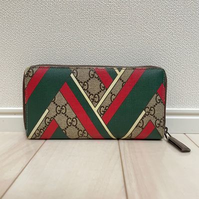 GUCCI GG Supreme Chevron Zip Around Wallet