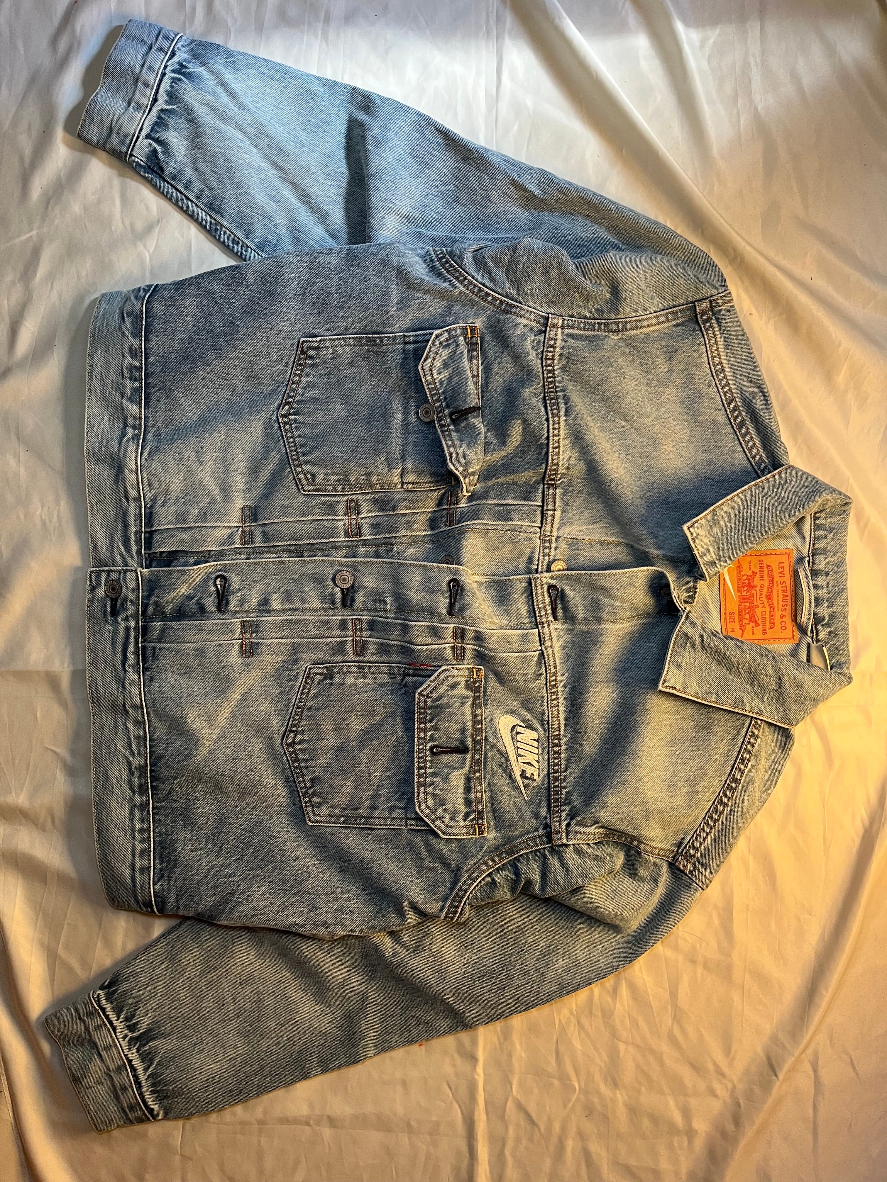 LEVI'S x Nike Denim Trucker Jacket "Light Indigo" 002TM-0000