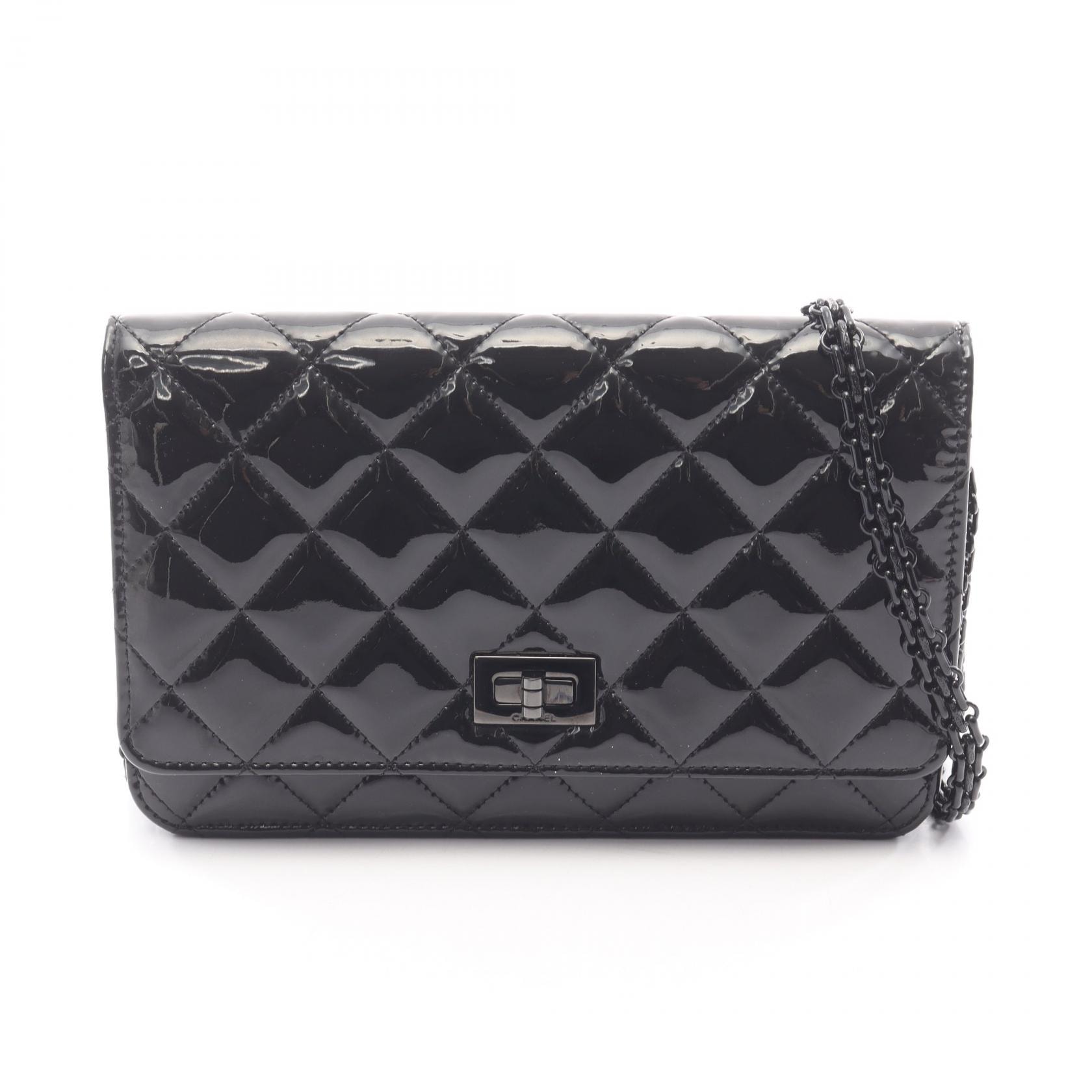 シャネル CHANEL 2.55 マトラッセ ショルダーバッグ バッグ パテントレザー レディース ブラック系 【中古】
