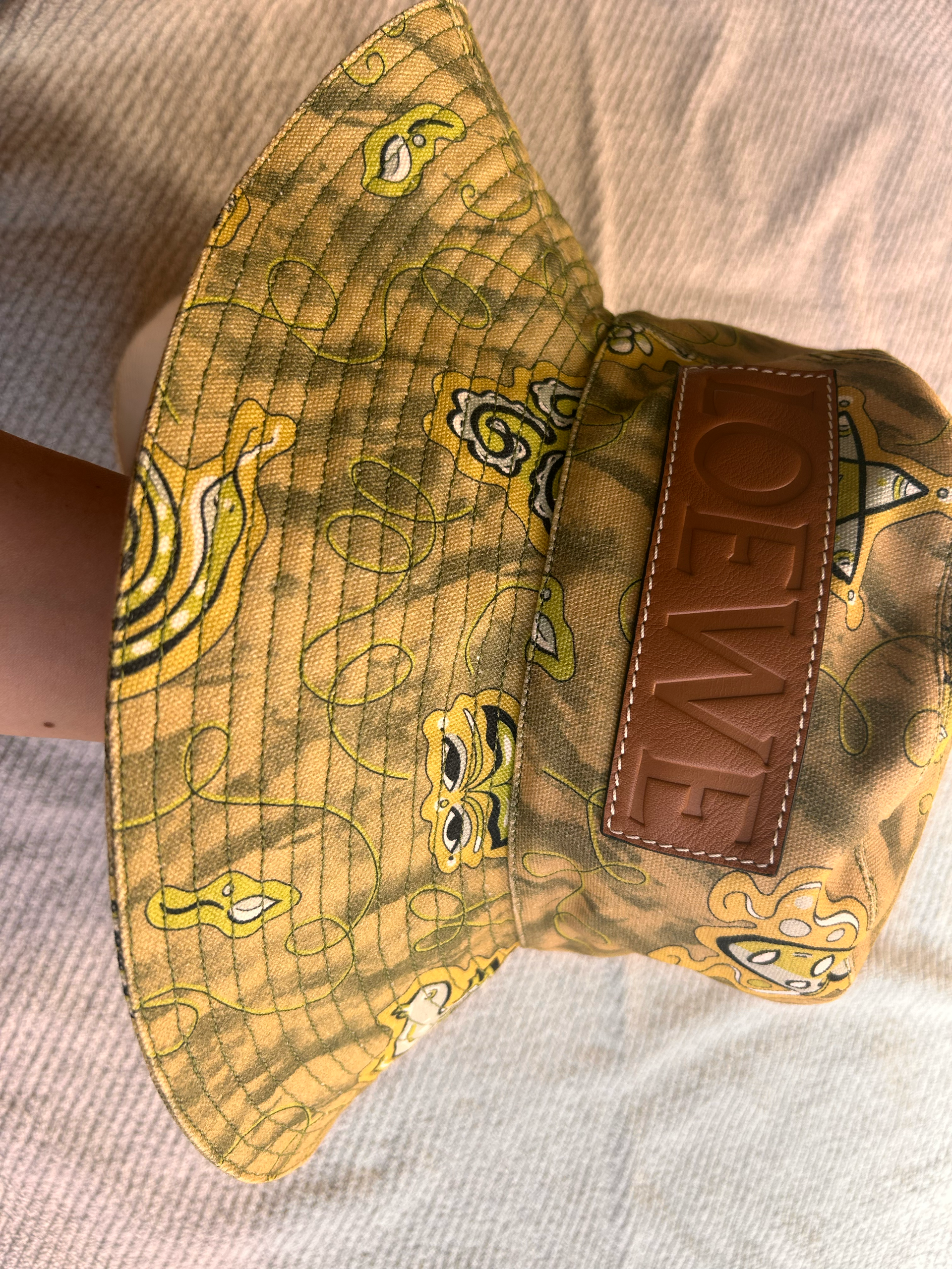 LOEWE(ロエベ)がスペイン・イビザ島の伝説的なブティックとコラボレーションしたカプセルコレクションのhat