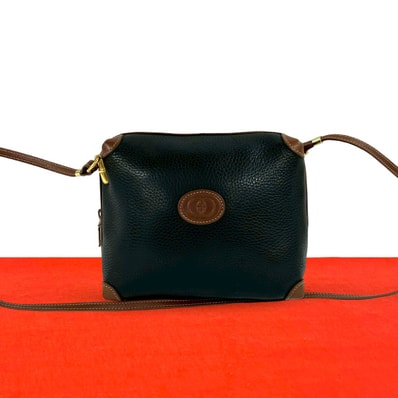 GUCCI グッチ GG ロゴ レザー ショルダーバッグ ブラック
67820