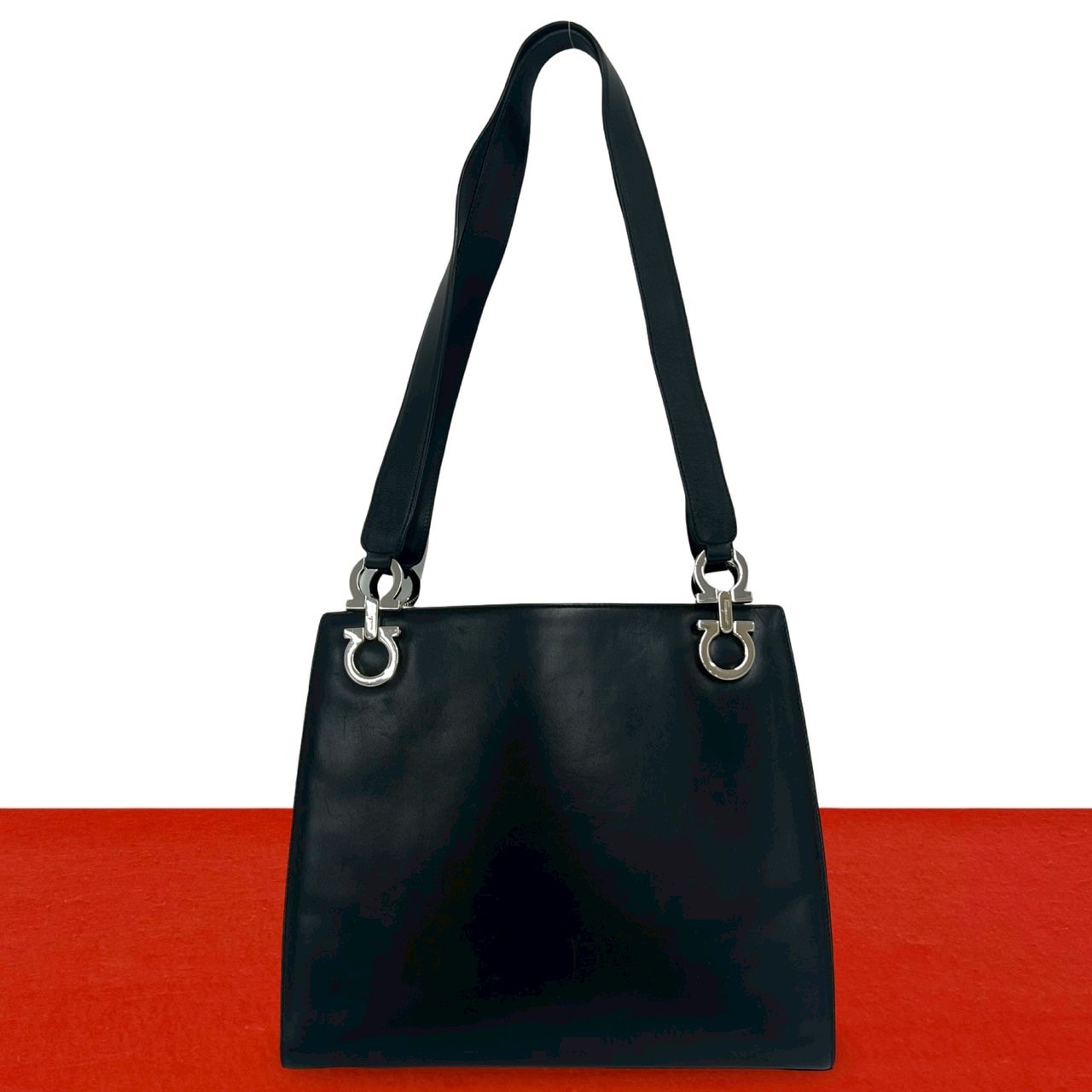 Salvatore Ferragamo サルヴァトーレフェラガモ ガンチーニ ロゴ 金具 レザー トートバッグ ブラック
28068