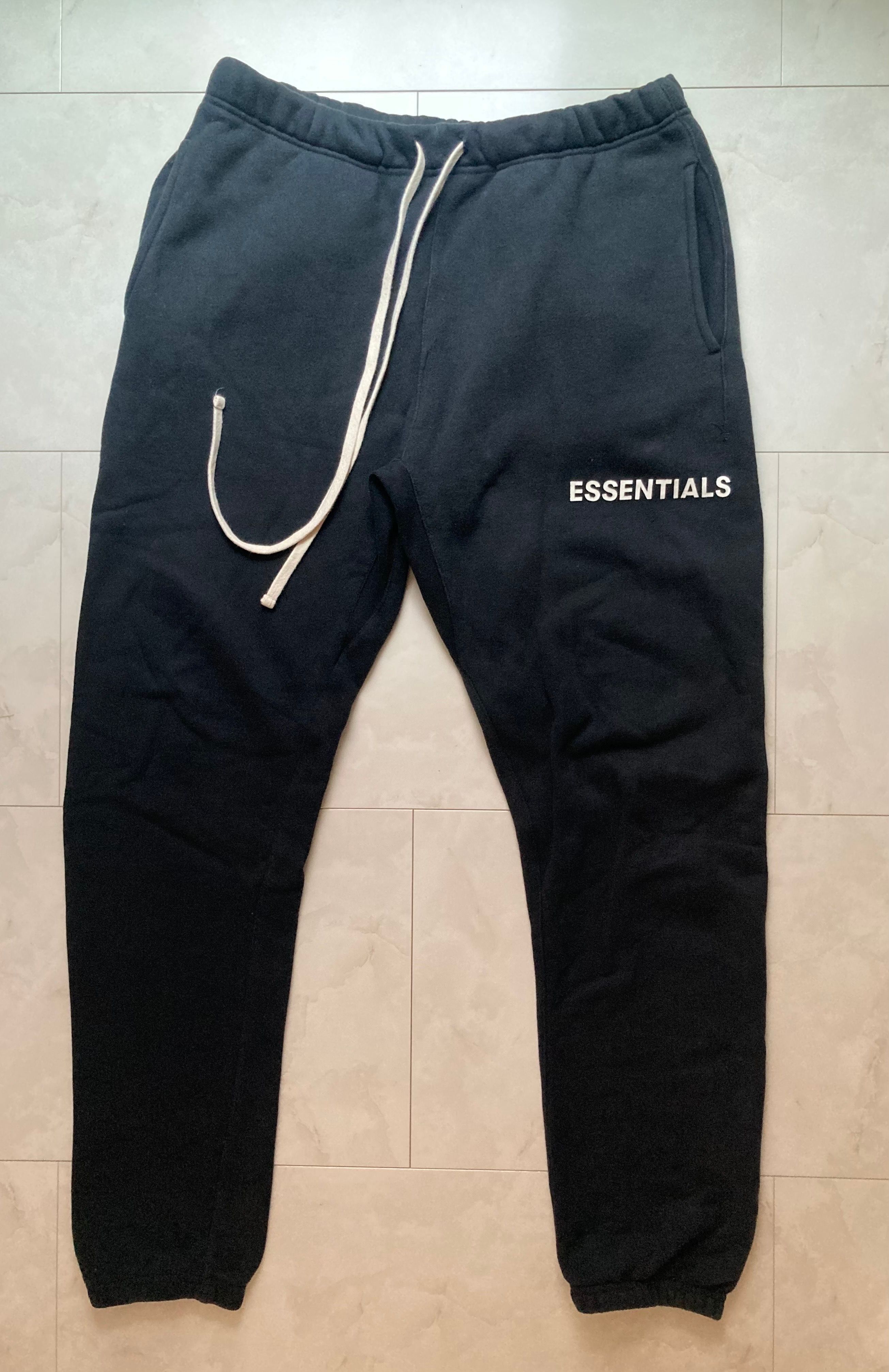 FEAR OF GOD Essentials Graphic Sweatpants "Black"