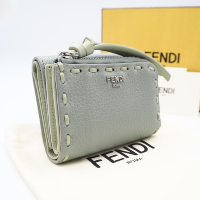 美品 FENDI フェンディ ピーカブー マイクロ 三つ折り財布 8M0499 コインケース グリーン カーフレザー レディース