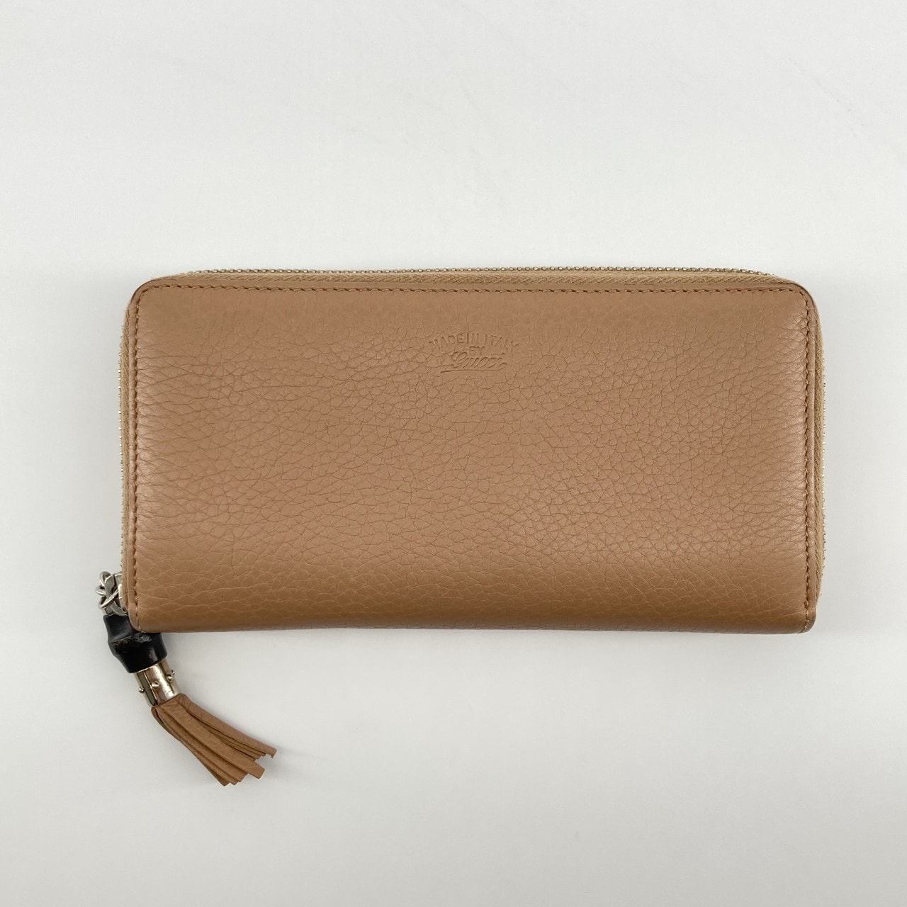 GUCCI(グッチ) バンブータッセル シュリンクレザー ラウンドファスナー 307984 長財布 ベージュ