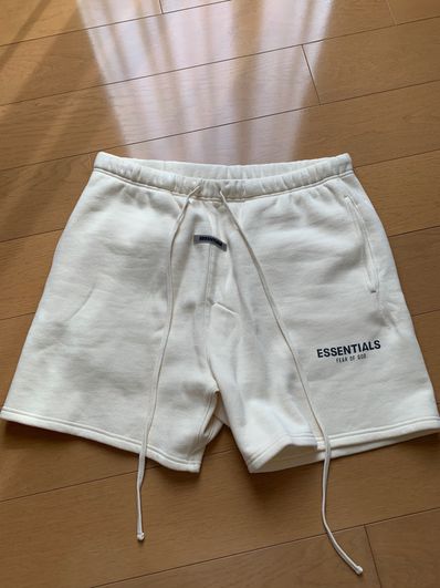 FEAR OF GOD ESSENTIALS Fleece Shorts "Buttercream"