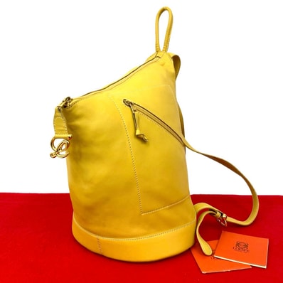 LOEWE ロエベ アナグラム ロゴ 刻印 金具 レザー リュックサック イエロー
05894