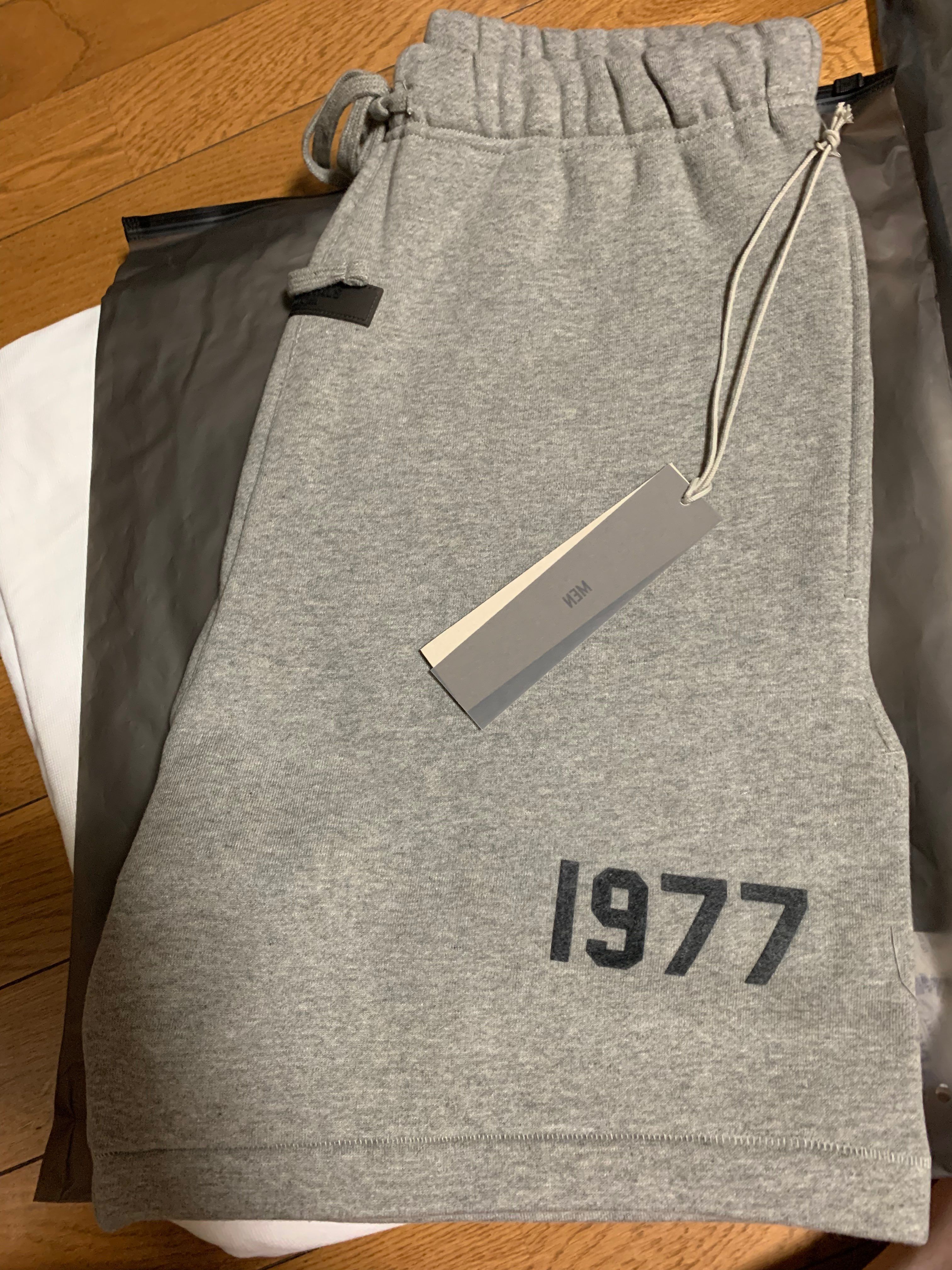 FEAR OF GOD ESSENTIALS 1977 SHORTS "Iron"