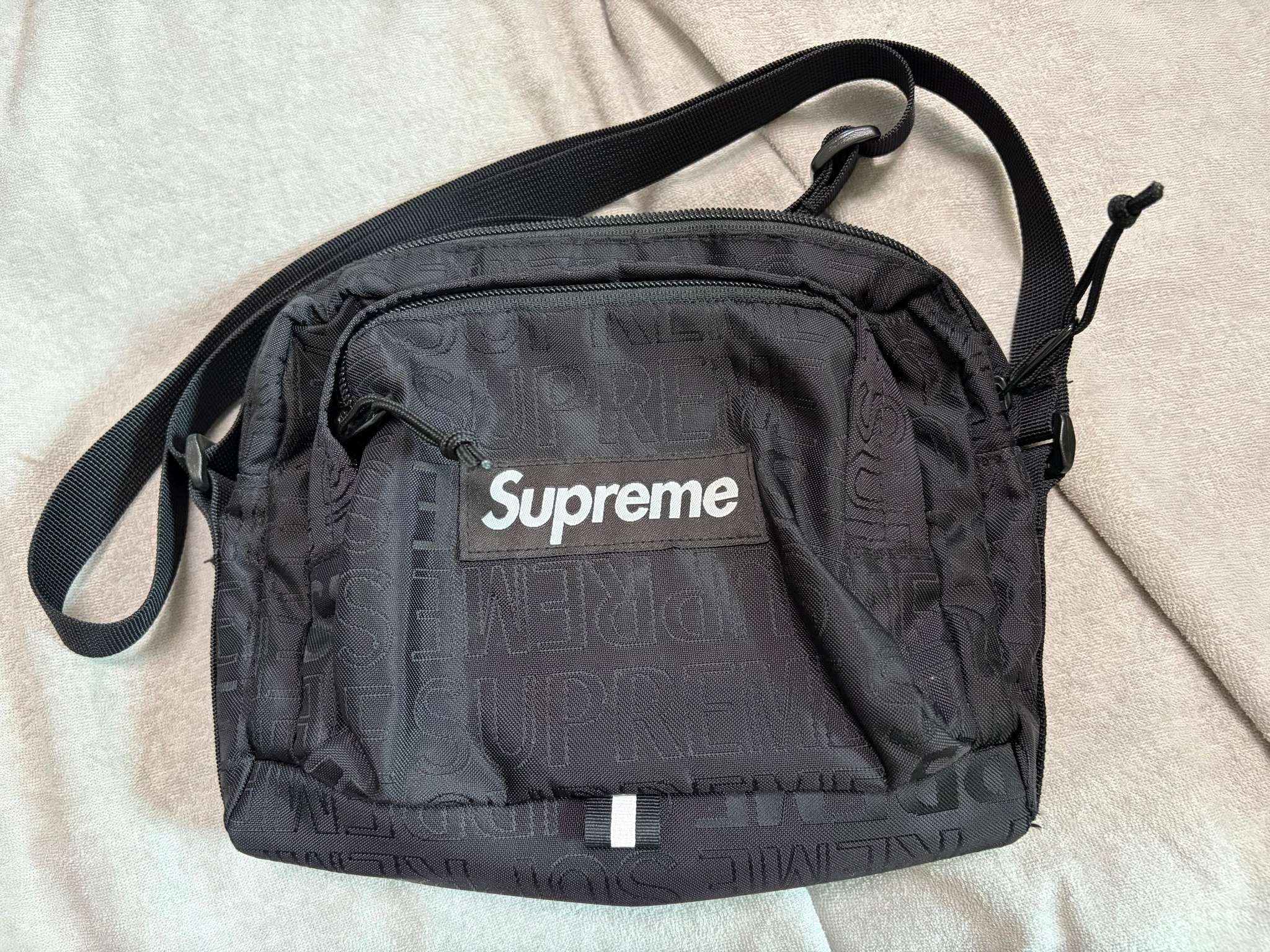 Supreme 19SS Shoulder Bag "Black"