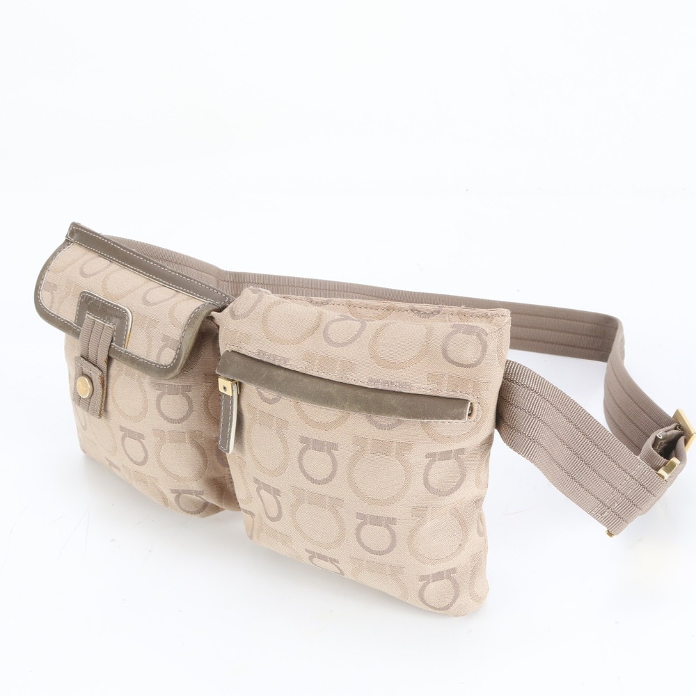 ■美品 サルヴァトーレフェラガモ ガンチーニウエスト バッグ