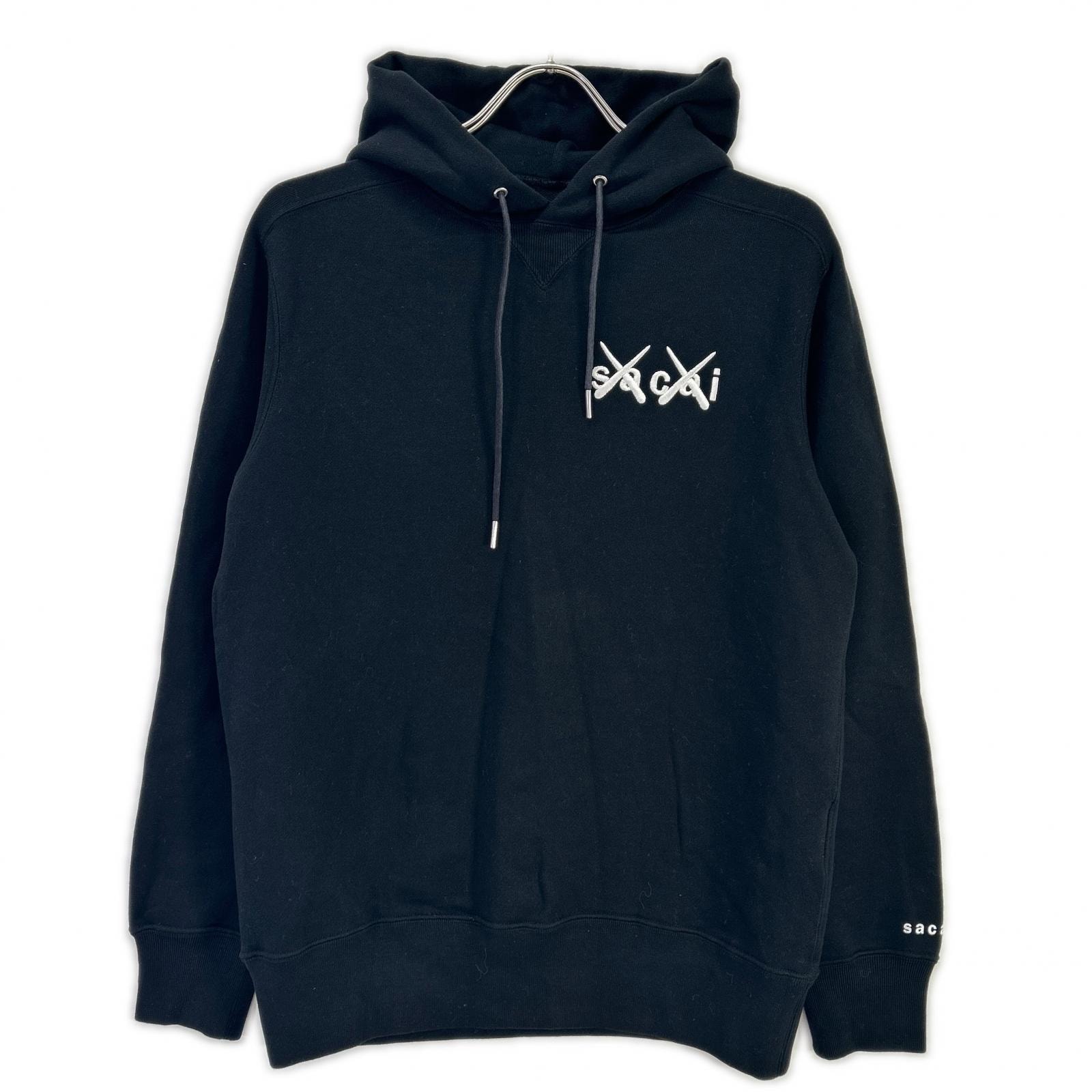 サカイ 【×KAWS】21年製 21-0283S ブラック ロゴ刺繍 フーディ 1
