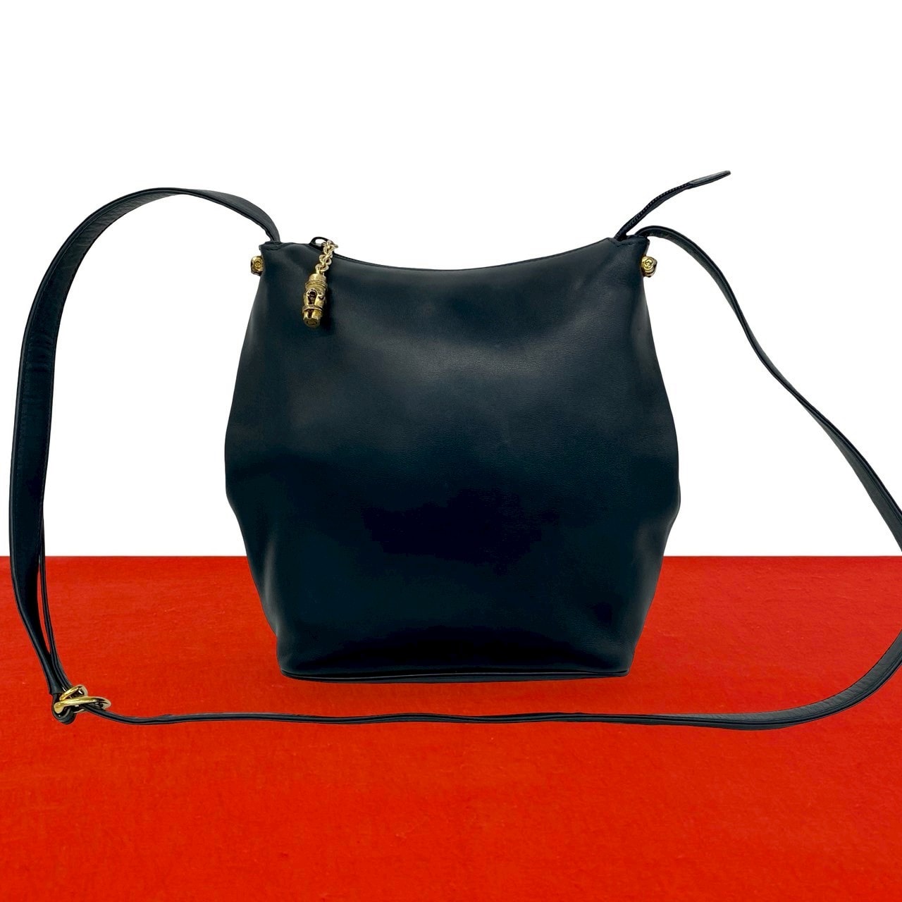 GUCCI グッチ GG ロゴ バンブー 金具 レザー ショルダーバッグ ネイビー
 183-8