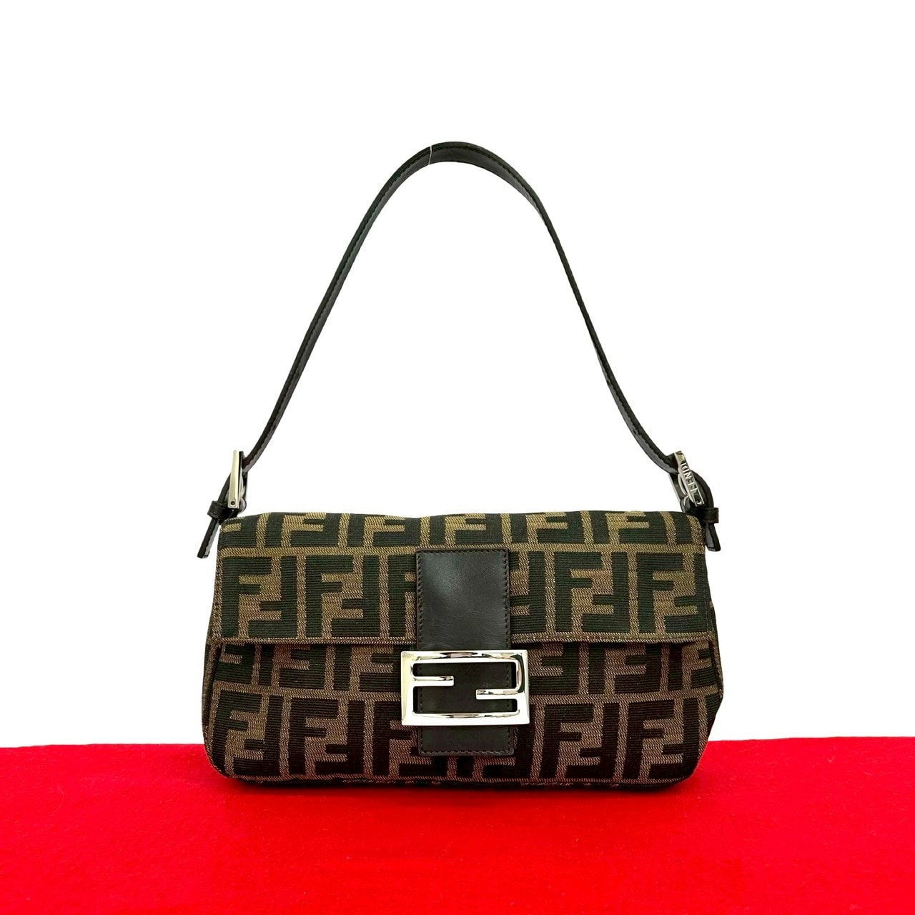 FENDI フェンディ マンマバケット ズッカ FF 柄 キャンバス レザー ショルダーバッグ ブラウン
 34258