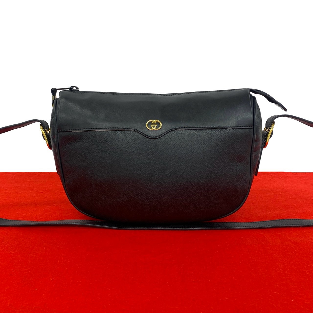 GUCCI グッチ GG ロゴ 金具 レザー ショルダーバッグ ブラック
820-1