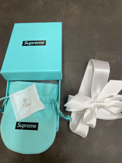 Supreme / Tiffany & Co. Return to Tiffany Heart Tag Stud Earrings (Set of 2) "Silver"