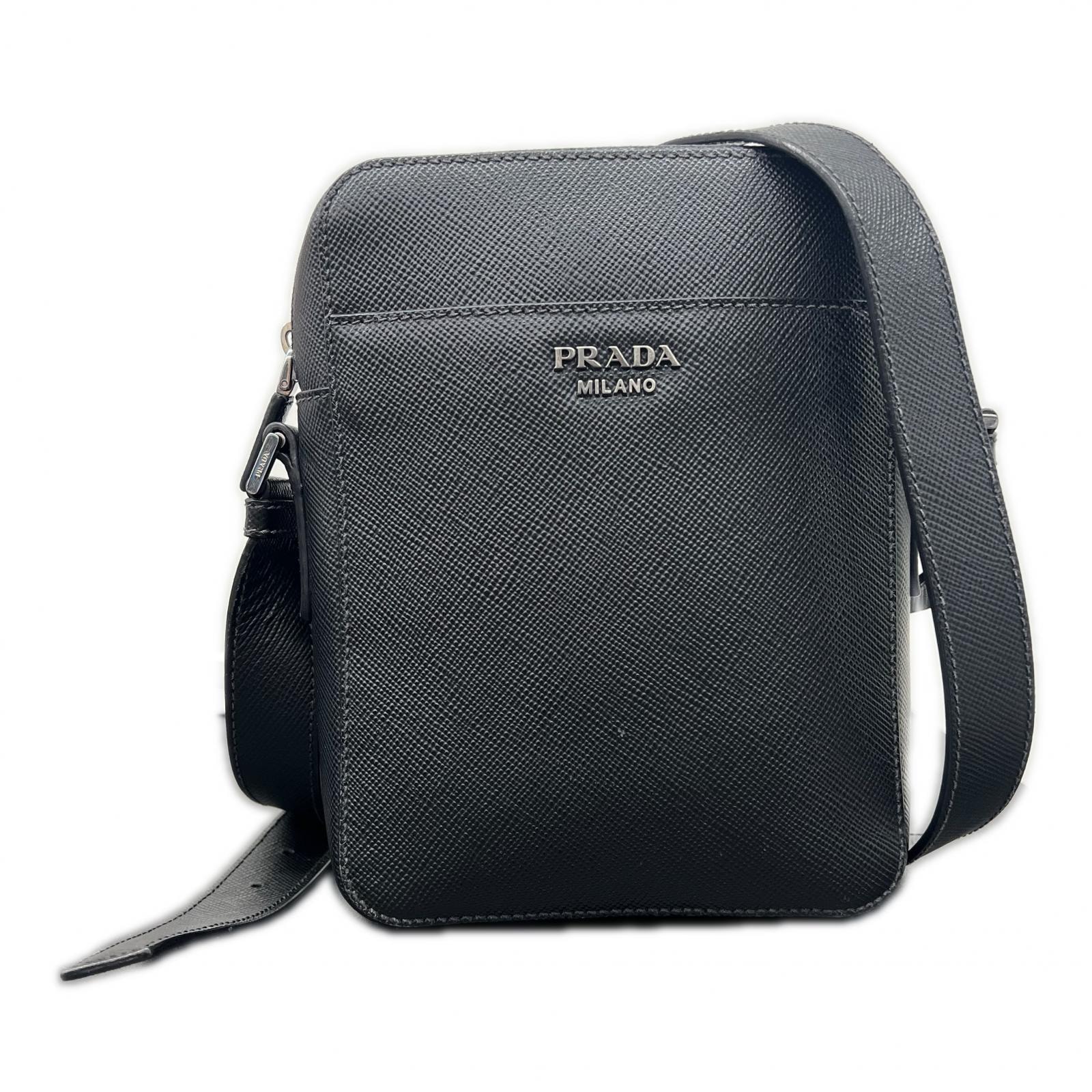 PRADA 美品 プラダ サフィアーノ レザー ショルダーバッグ 2VH040 ブラック ロゴ ロゴプレート クロスボディ メッセンジャー ABランク 鑑定済 中古 プラダバッグ