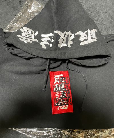 BlackEyePatch HANDLE WITH CARE LABEL HOODIE "Black"