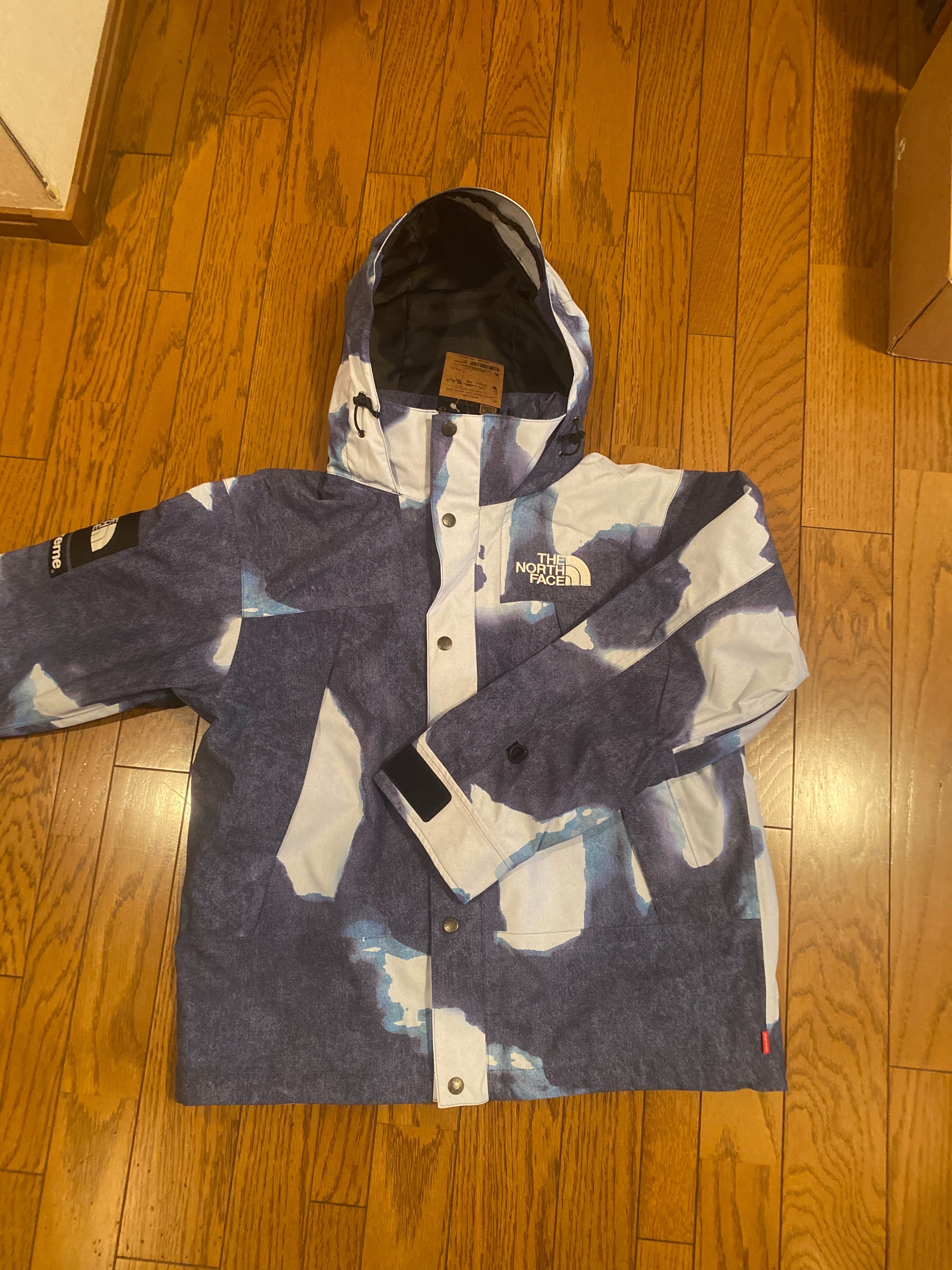 Supreme x The North Face Bleached Denim Print Mountain Jacket "Indigo"