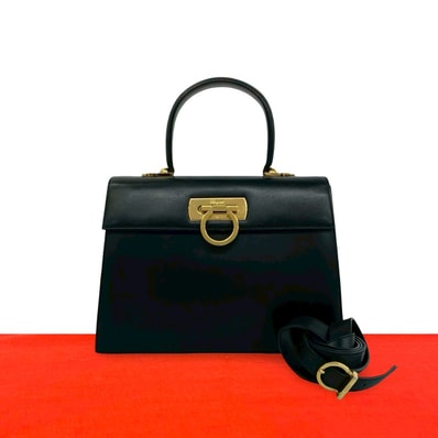 Salvatore Ferragamo サルヴァトーレフェラガモ ガンチーニ ロゴ 金具 カーフ ショルダーバッグ ブラック
32406