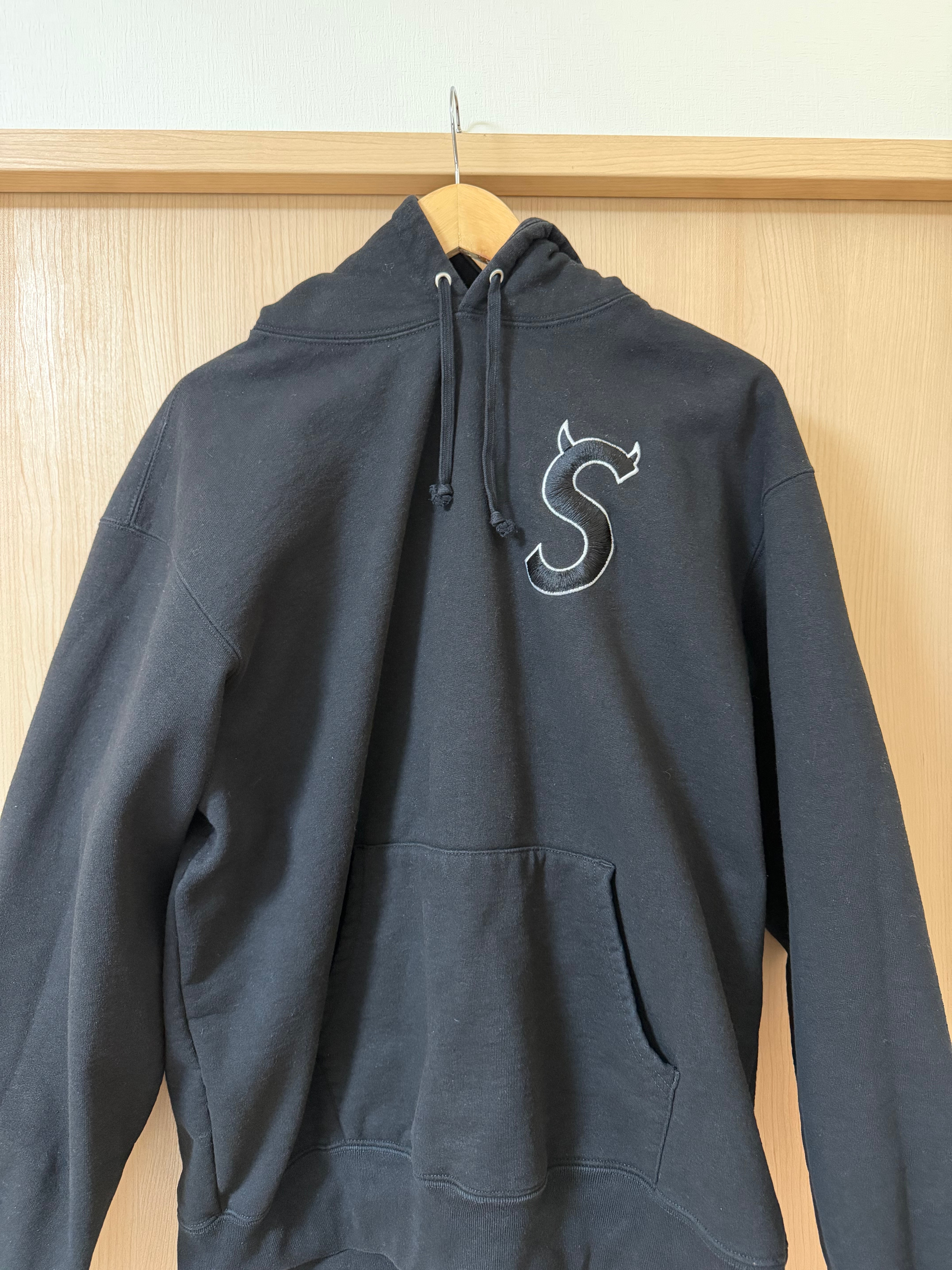 Supreme S Logo Hooded Sweatshirt "Black" (22FW)