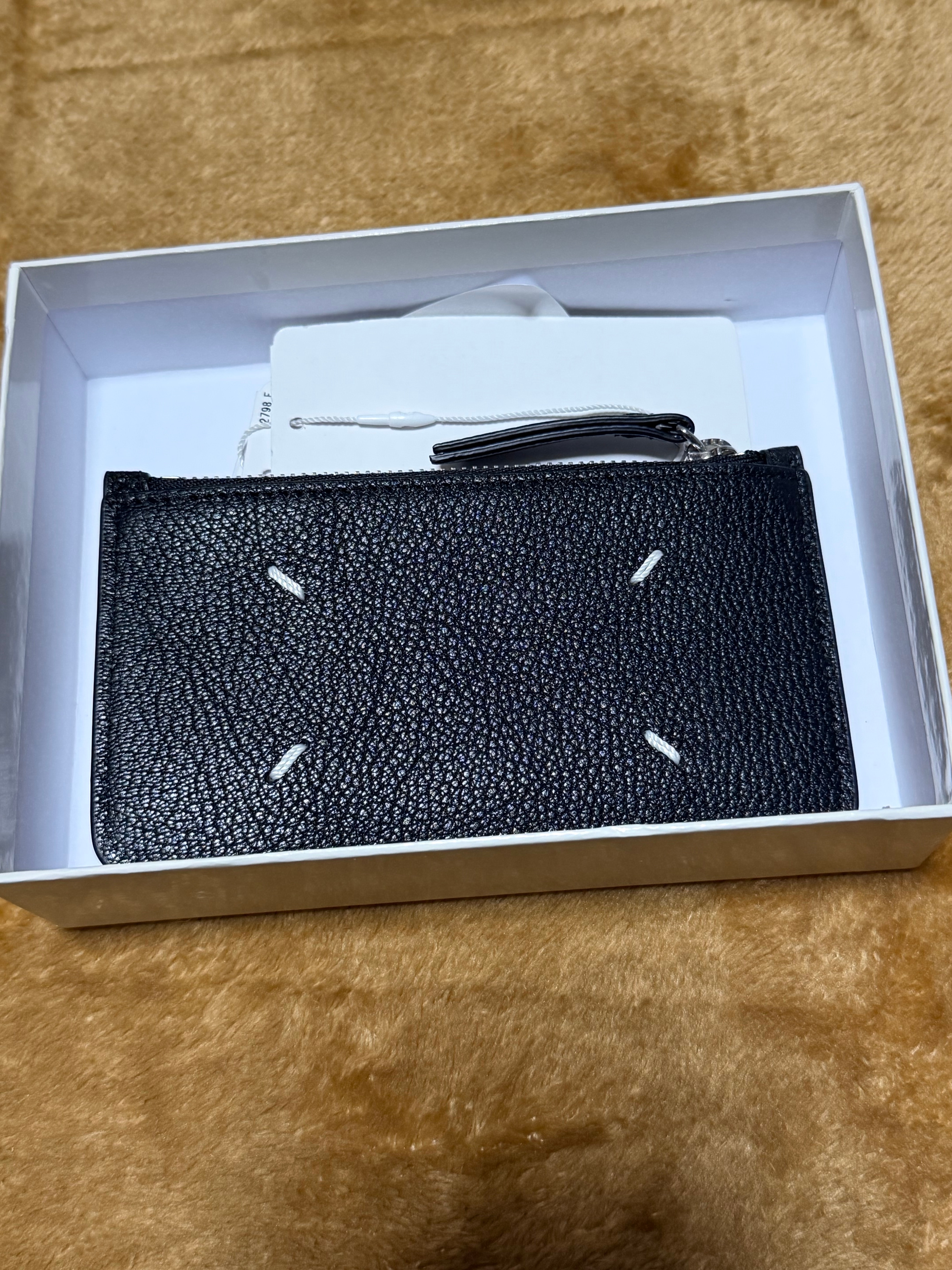 メゾンマルジェラ 4ステッチカードホルダーウォレット "ブラック" S56UI0143P4455T8013