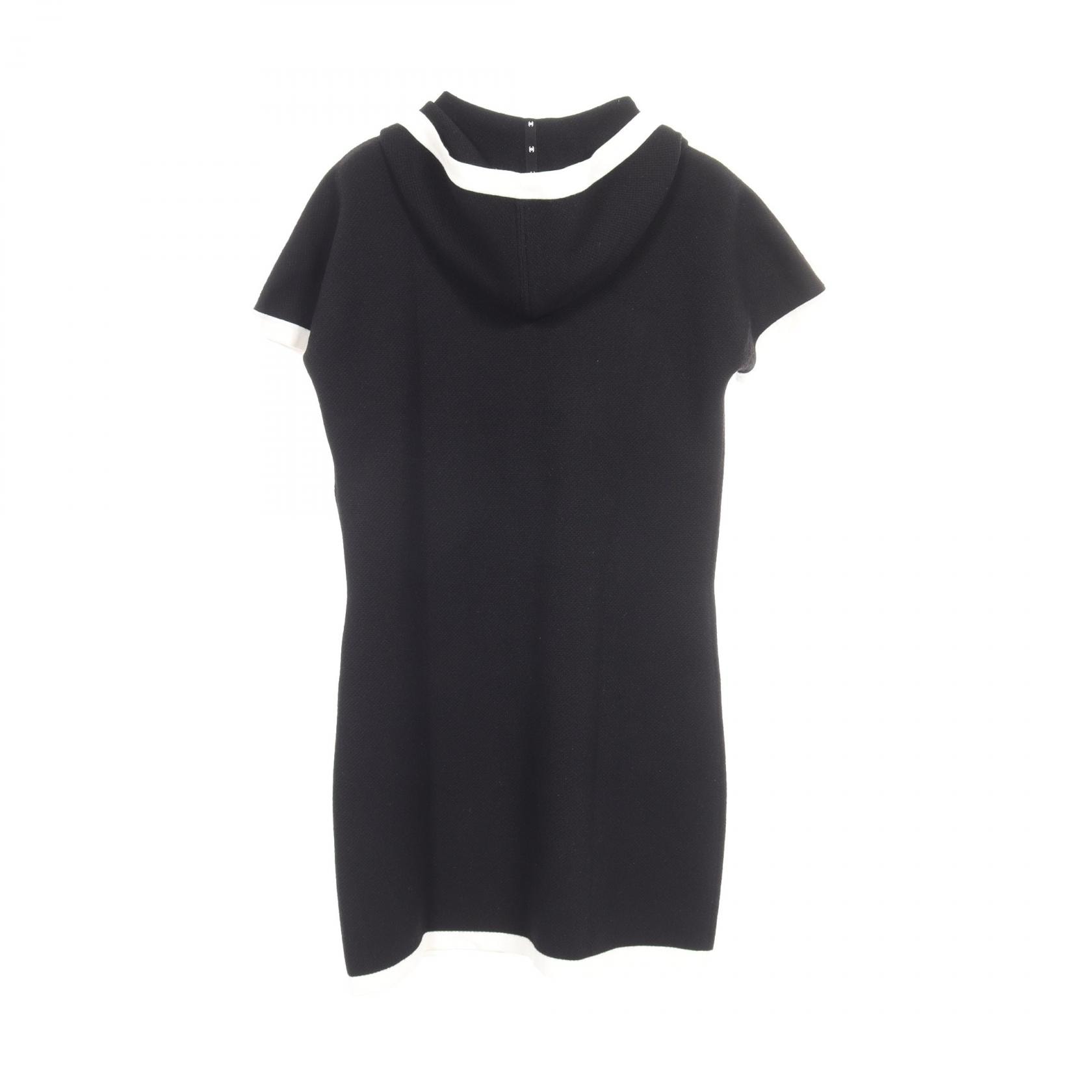 CHANEL シャネル 半袖 カシミヤニット チュニック ココマーク 黒 40 B (目立った傷や汚れなし)】シャネル CHANEL ココマークボタン フード