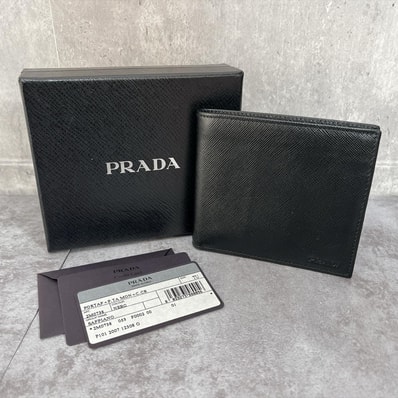 【PRADA】プラダ 二つ折り財布 折り財布 コンパクト ウォレット 型押し調 クロスハッチ 格子模様 ロゴ 箱 ギャランティカード付き ブラック